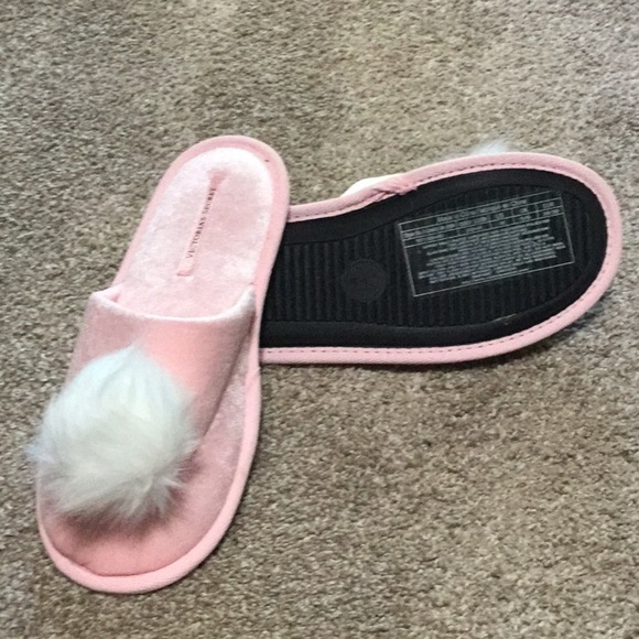 🆕VS pink slipper with Pom Pom. - Picture 3 of 3